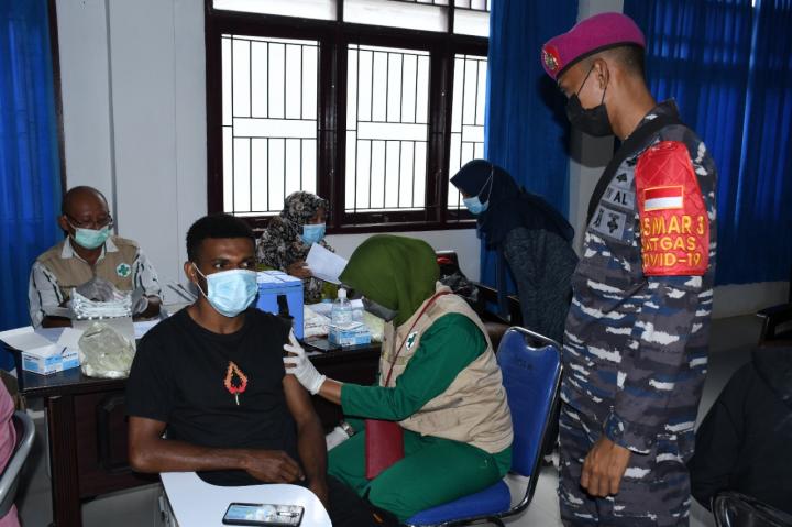 Mahasiswa dan Pelajar Sorong Jadi Target Serbuan Vaksinasi Maritim Korps Marinir Tni Al
